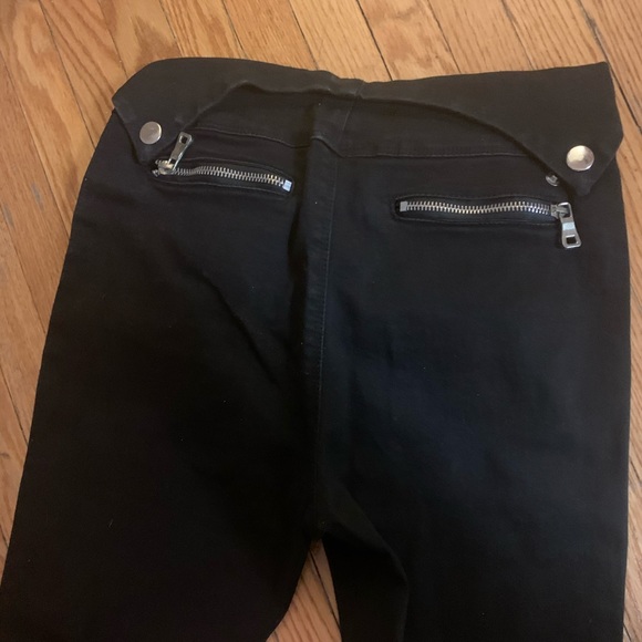 Black pants with zipper detail - Picture 3 of 3